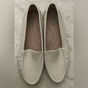 Women’s SAS Loafers / Like New / Size 9.5 WIDE